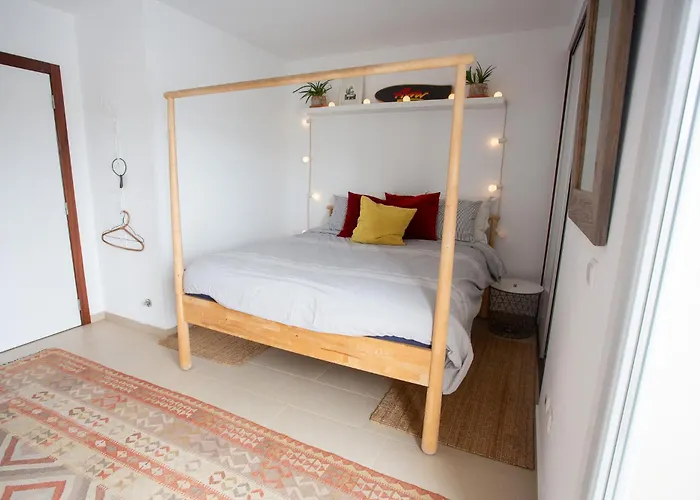 Amazing Modern House On The Sea!